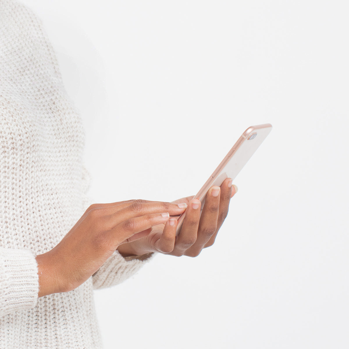 Woman holding a smart phont