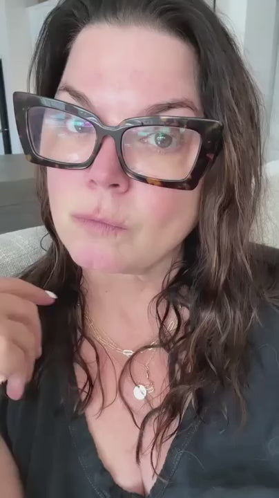 Sonia Roselli demonstrates how to use Sexapeel Spray for instant exfoliating results and bouncy skin