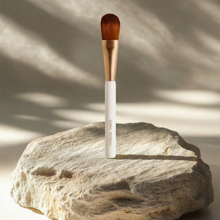 Sonia Roselli Skincare Brush for gentle serum and mask application on sensitive skin